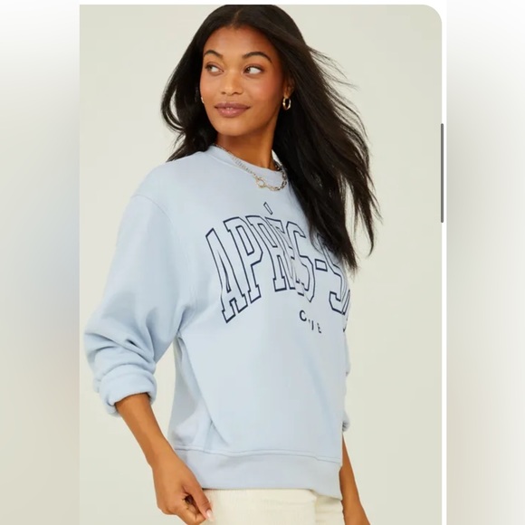 🦋 Altar'd State Women's Lt Blue Sweatshirt - Picture 2 of 7